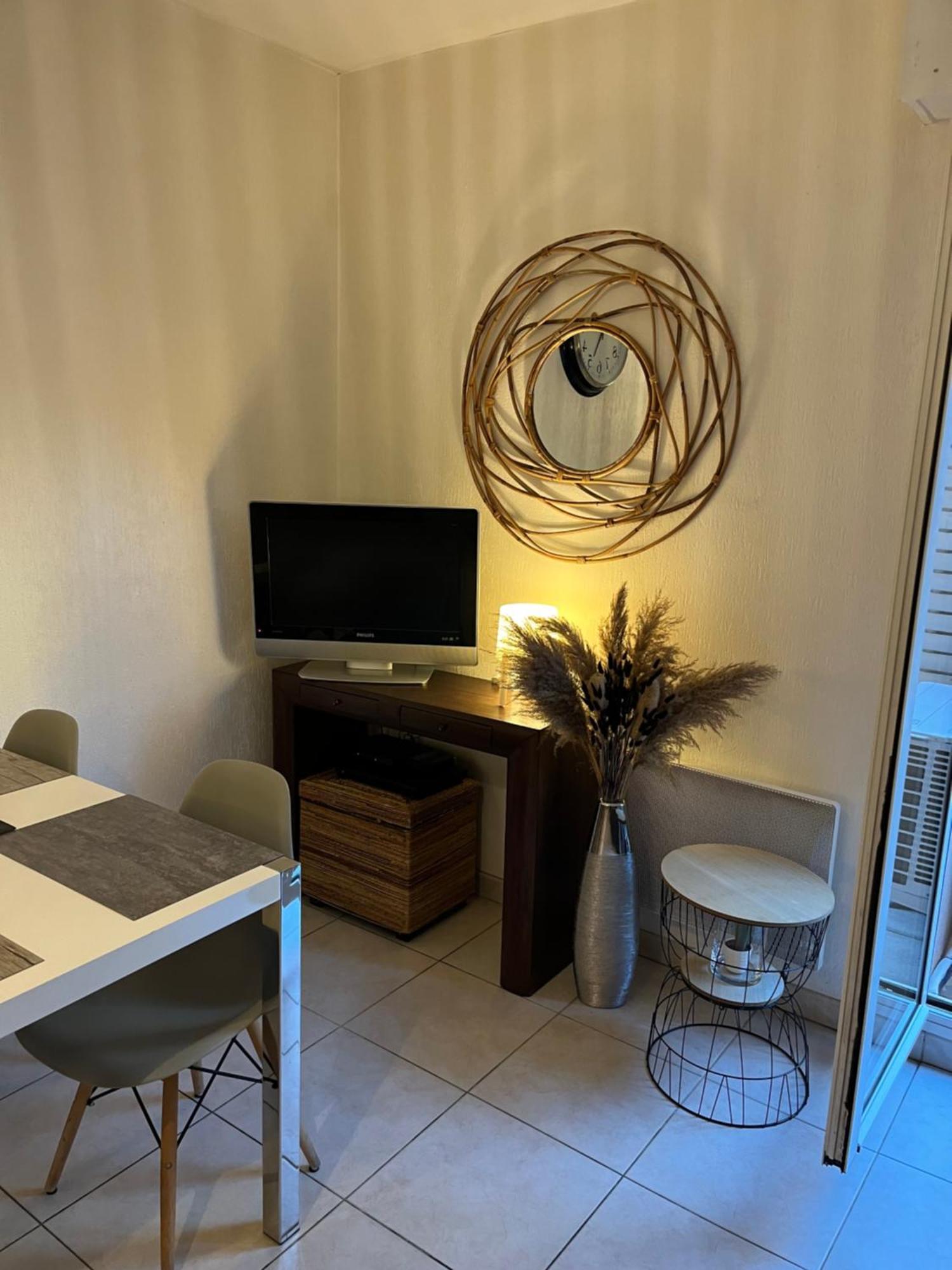 Appartement T2 Avec Terrasse Centre Ville D'Aix En Provence Aix-en-Provence Extérieur photo